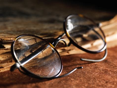 The History Of Eyeglasses | Atlantic Eye Institute