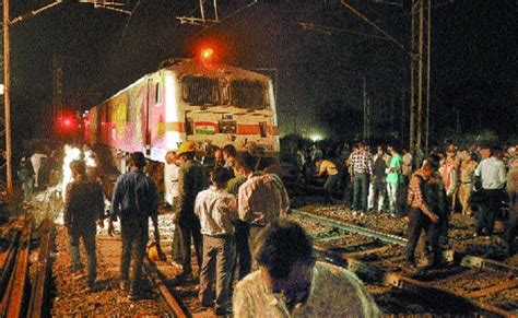 Azad Hind Express derails at Diamond Crossing - The Hitavada