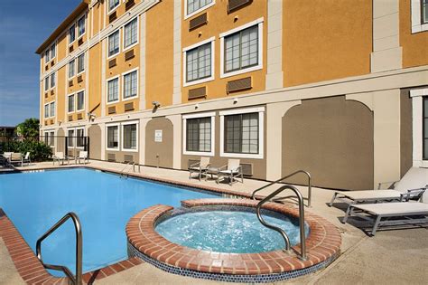 Holiday Inn Express & Suites San Antonio-Dtwn Market Area, an IHG hotel Pool Pictures & Reviews ...