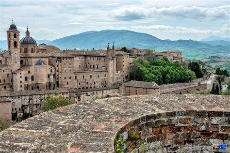 #Urbino #destinazionemarche #visititaly Urbino, Visit Italy, Padova, Siena, Trekking, Mansions ...