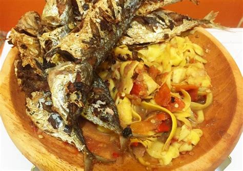 Resep Ikan kembung goreng & sambal mangga oleh Lia Alviah - Cookpad