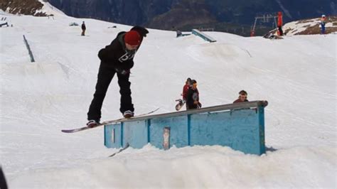 Familia Freestyle And Friends Shred Snowpark Les 2 Alpes - Snowboarder