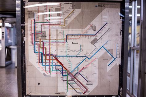 Massimo Vignelli NYC transit map uncovered in a Midtown subway station ...