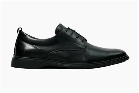 19 Best Men’s Shoes For Standing All Day Comfortably (Guide)