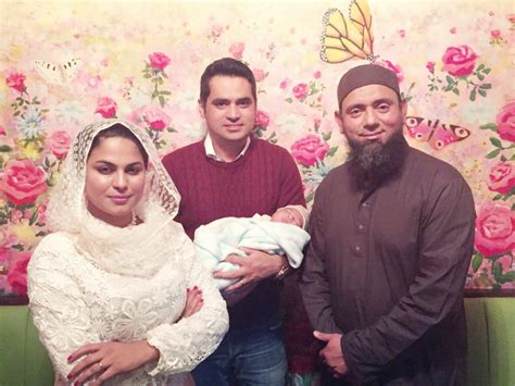 Veena Malik And Family With Saqlain Mushtaq - Arts & Entertainment Images & Photos