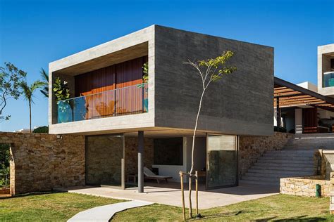 Expansive Living: Multiple Volumes Create a Breezy Brazilian Home