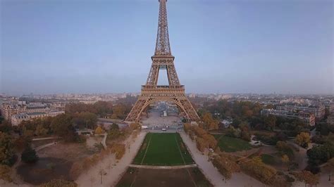 Visitez la Tour Eiffel en réalité virtuelle à 360° - YouTube