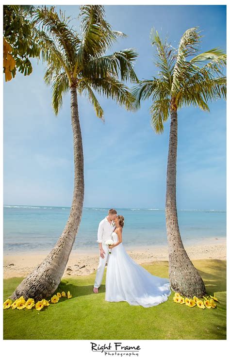 Kahala Beach - Waialae Beach Park by RIGHT FRAME PHOTOGRAPHY