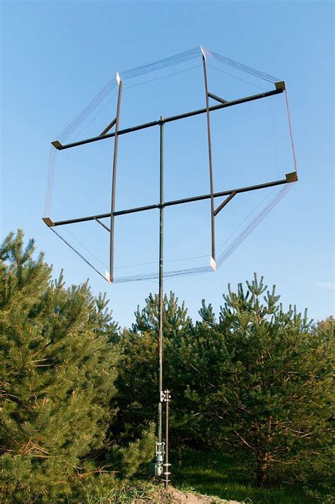 A mediumwave/longwave amateur loop antenna. 9 ft in diameter. | Shortwave radio, Ham radio ...