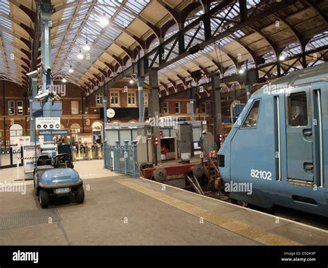 Norwich Railway Station Stock Photo - Alamy