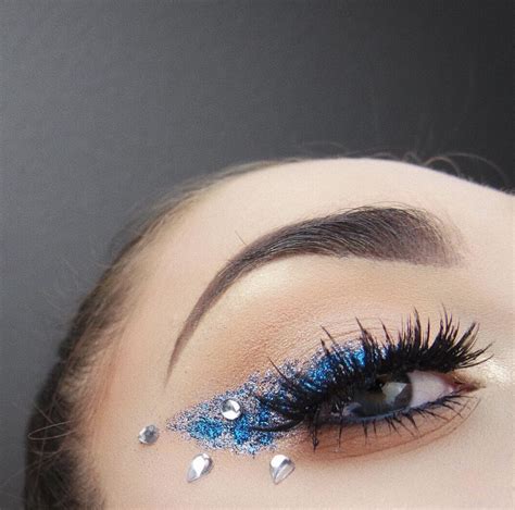 24 Blue Glitter Eyeshadows for Amazing Glitter Makeup Looks — mmirandalaurenn | Rhinestone ...