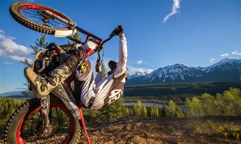 Wheelie good: How to pop the perfect wheelie on your dirt bike | RidersWest