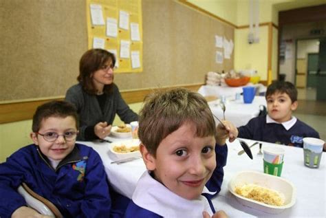 Children can bring packed lunch to school, Italy's top court rules