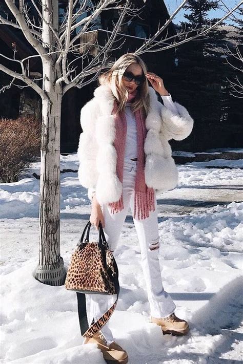 45+ Trending Winter Snow Outfits For A Chic Cold Weather Look