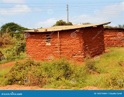 Traditional African Mud House in Kenya Stock Photo - Image of ...