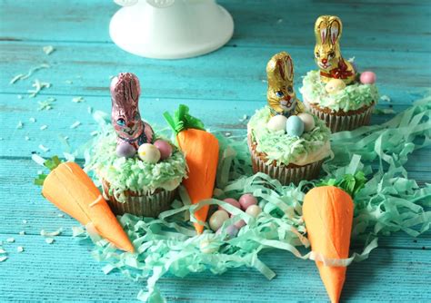 Easter Cupcakes: Carrot Cake WIth Coconut Cream Cheee Icing - MomTrends