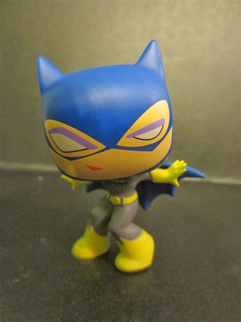 The Epic Review: A New Batgirl Review: Batgirl 1/24 from DC Universe ...