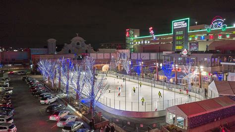 The Extraordinary Chicago Wolves Open-Air Ice Rink Has Returned To Rosemont