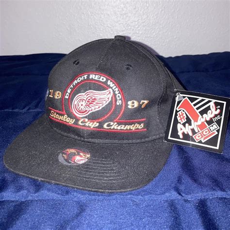 NHL Men's Black Hat | Depop