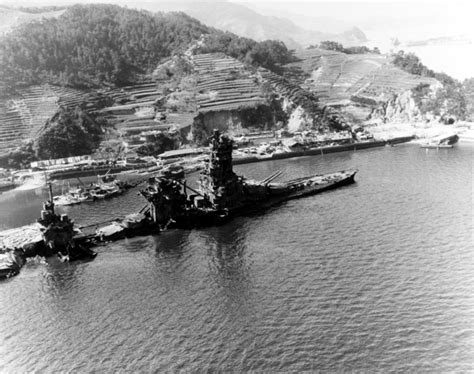 [5738 x 4539]Wreck of the IJN Ise at Kure, in October 1945 : r/WarshipPorn