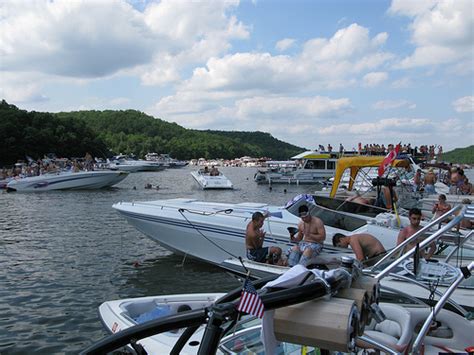 Why the Lake of the Ozarks Is the Ultimate Boating Destination | Crystal Water Villas Blog ...