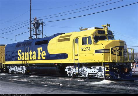 ATSF 5251 Atchison, Topeka & Santa Fe (ATSF) EMD SDP40F at Los Angeles, California by Joe ...