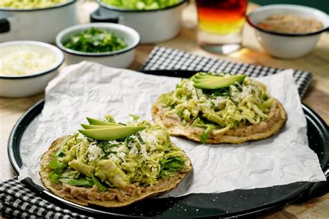 Tostadas de Pollo al Cilantro | Receta | Pollo al cilantro, Tostadas de pollo, Recetas con pollo