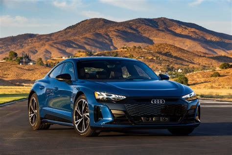 2022 Audi E-Tron GT is a shapely electric sedan - CNET