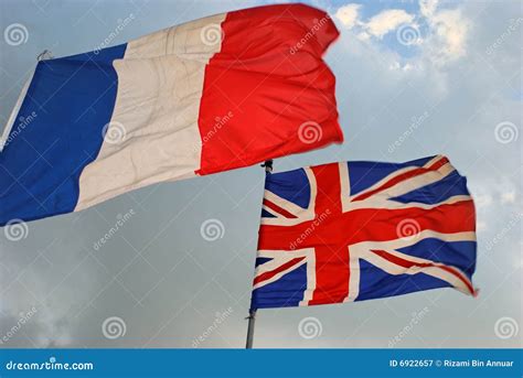 Franse en Britse Vlaggen stock afbeelding. Afbeelding bestaande uit frankrijk - 6922657