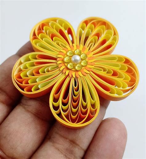 AZLINA ABDUL: Multicolour quilling flower tutorial! | Fleurs en papier quilling, Modèles de ...