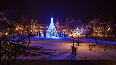 Download 4k Ultra Hd Christmas Town Wallpaper | Wallpapers.com