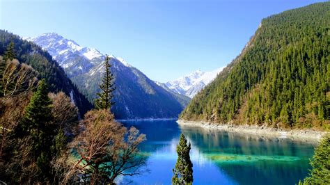 Long Lake in Jiuzhaigou (Jiuzhai Valley National Park) - backiee