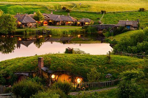 Hobbiton & Waitomo Tour Hobbiton & Waitomo Glowworm Caves Tour