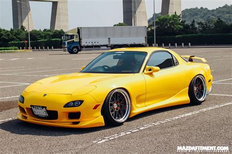 Mazda RX7 FD: A Yellow Sports Car