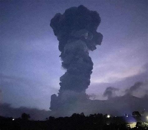 PHIVOLCS raise Alert Level 2 in Kanlaon volcano following 5,000 meter tall plumes