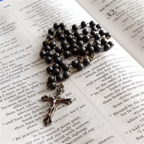 What are the Mysteries of the Rosary? [Guide to Praying the Mysteries]