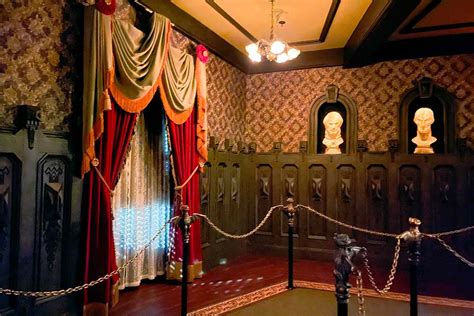 Disneyland Opened a Secret Entrance to Haunted Mansion - But Only for a ...