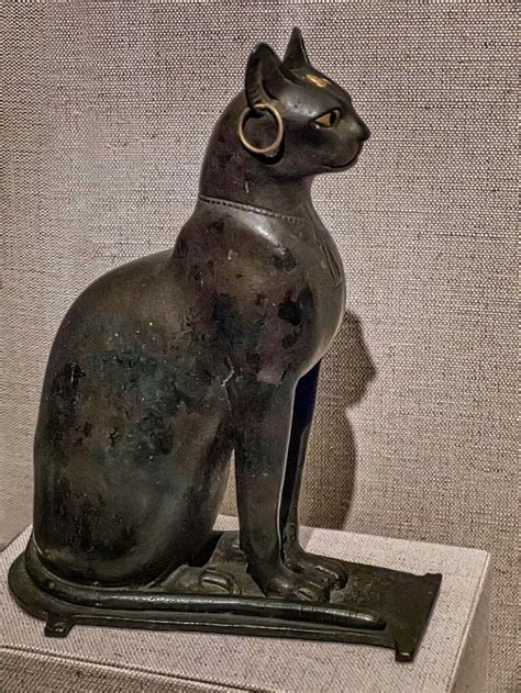 Egyptian Cat 700-100 BCE Bronze inlaid with gold. | Egyptian cat goddess, Egyptian art, Cats in ...