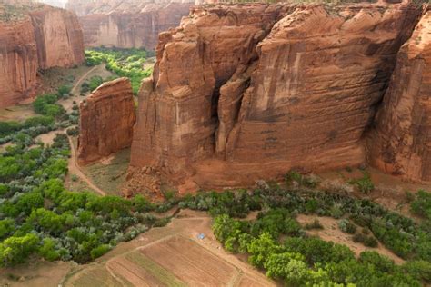 Visit Canyon de Chelly Arizona: tours, map, trails, entrance fee and hotels