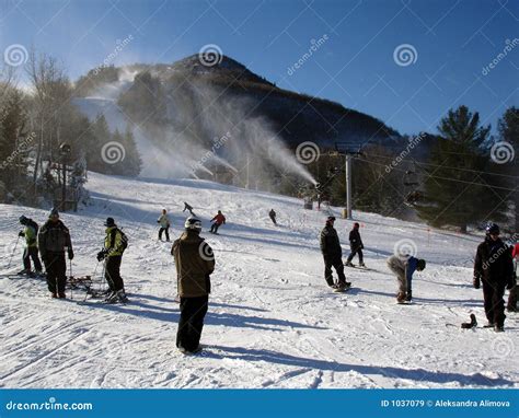 Hunter Mountain Ski Resort, NY Stock Image - Image of snowboard, skiing: 1037079