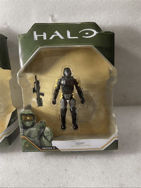 First two figures of Jazwares World of Halo series 5 : halo