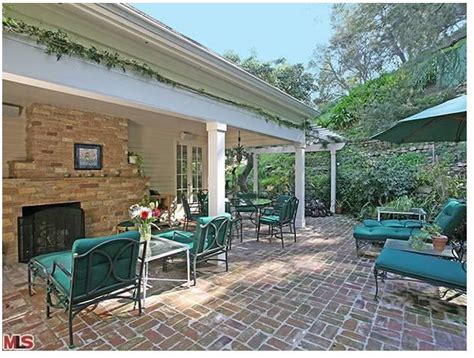 Take a Peek at Taylor Swift's LA 'Country' Home