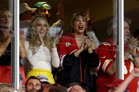 Taylor Swift and Patrick Mahomes’ Wife Brittany Celebrate Big Travis Kelce Play at Chiefs vs ...