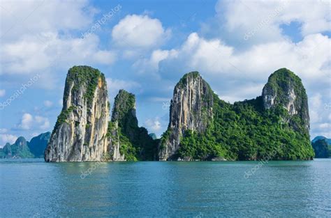 Islands in Halong Bay — Stock Photo © photoroman #10057695