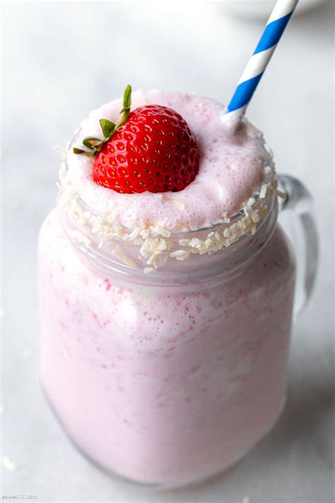 Making A Strawberry Milkshake In A Blender at Buford Bahena blog