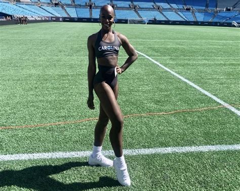 Justine Lindsay makes history as NFL's first openly transgender cheerleader [Video]