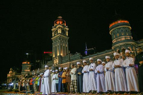 Taraweeh Prayers in Ramadan - Islam