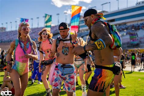 Best Rave Outfits to Wear to EDC Las Vegas 2022 - Stage Hoppers