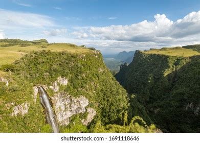 Espraiado Canyon Fields Waterfall Landscape Brazil Stock Photo 1691118646 | Shutterstock