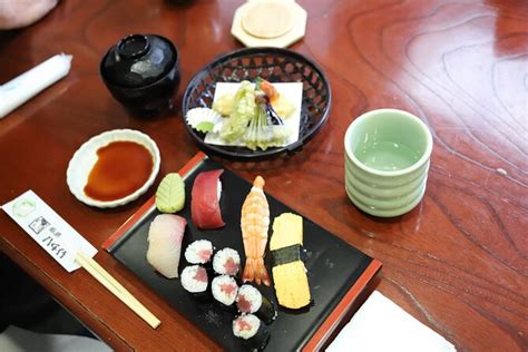 Learn How To Make Sushi At The Tsukiji Fish Market In Tokyo